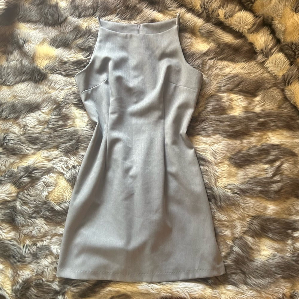 La Belle Light Gray Sleeveless Shift Dress